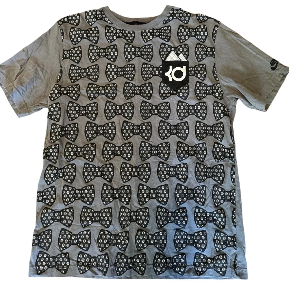 Nike KD Kevin Durant Bowtie Graphic T-Shirt Gray Basketball Large